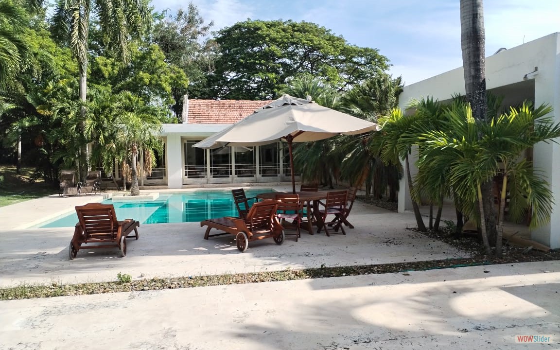 7_piscina_parasol